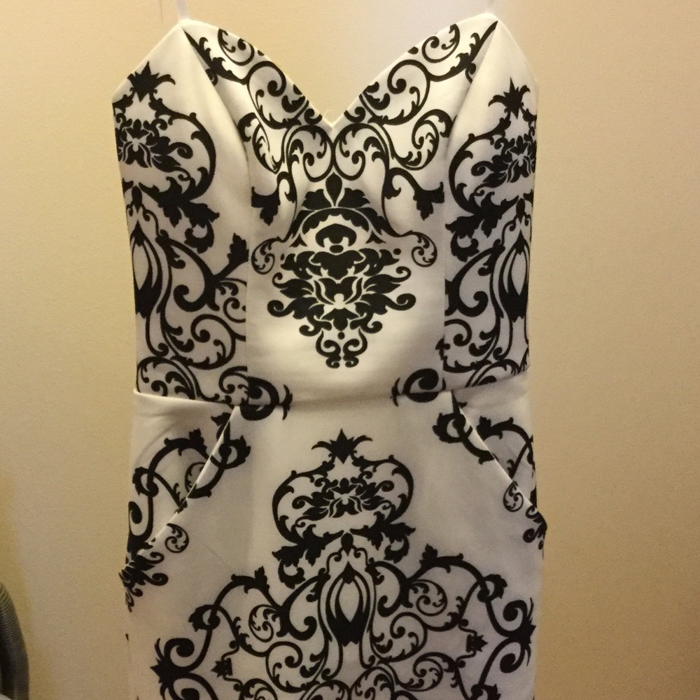 Dress - Picture 3 of 3